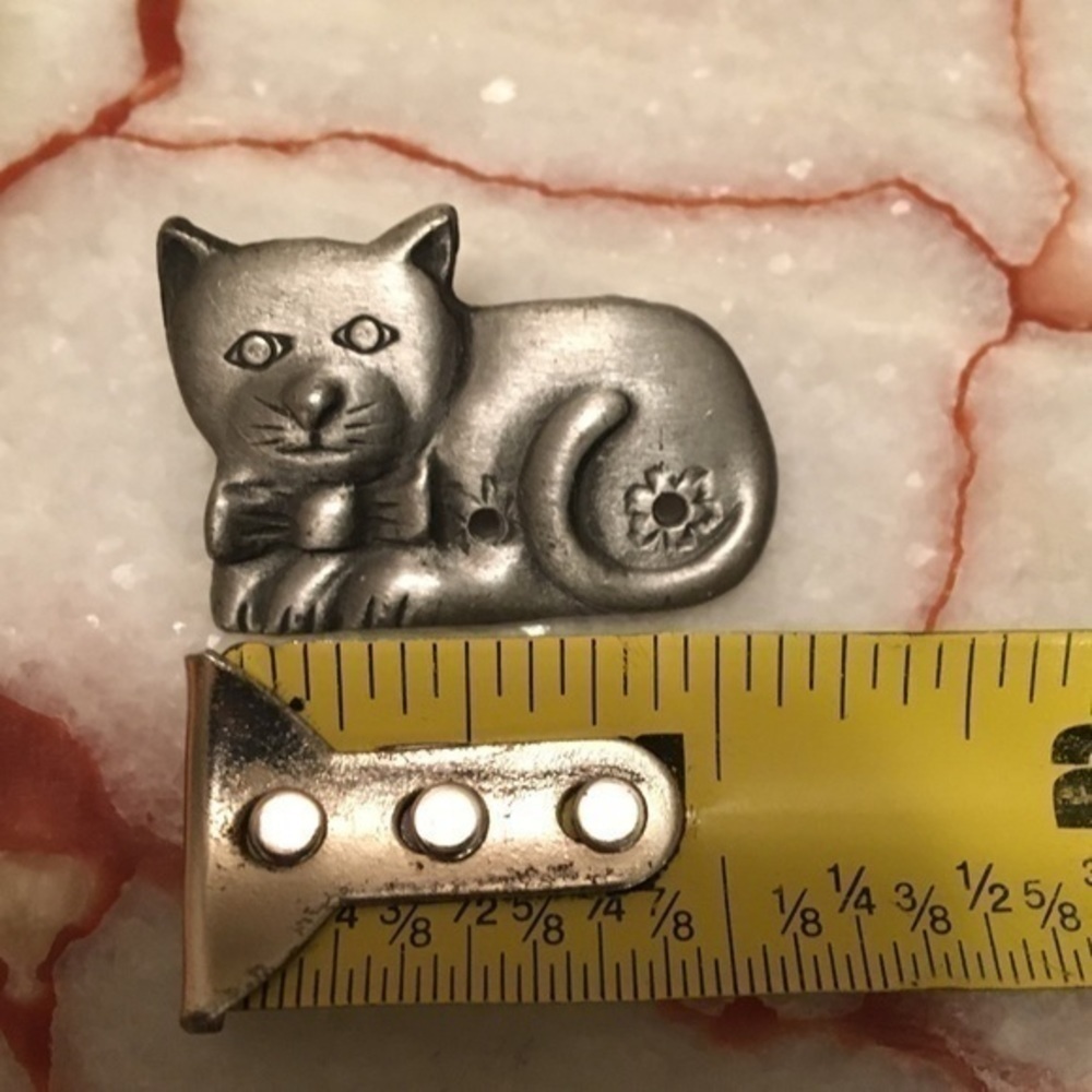 Cute Cat Pin Silvertone Metal Brooch - Picture 3 of 8